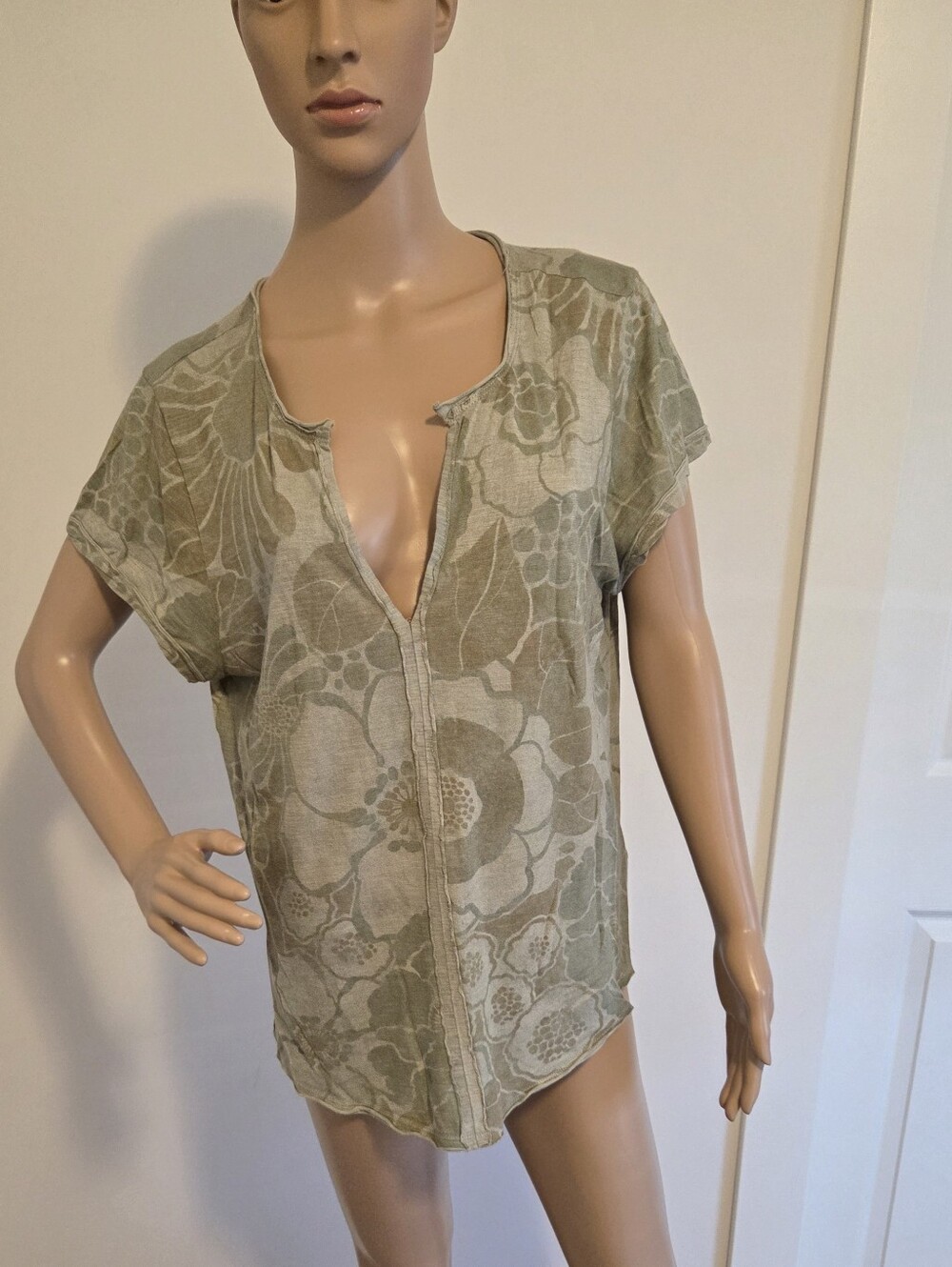Anthropologie Pilcro Sliced Neck Tee In Sage Green Floral